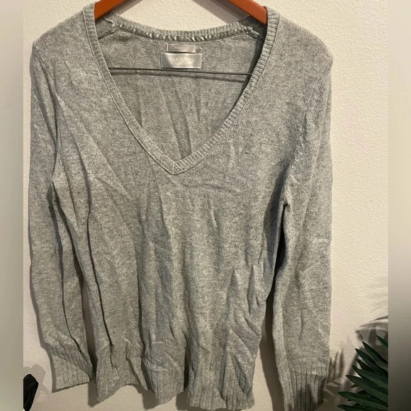 Women's gray sweater wool blend and angora rabbit size Medium - Picture 2 of 5